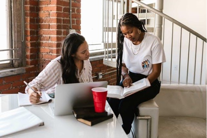 College Roommates: How to Survive Living with Roommates During Exam Week: Tips for Peaceful Coexistence